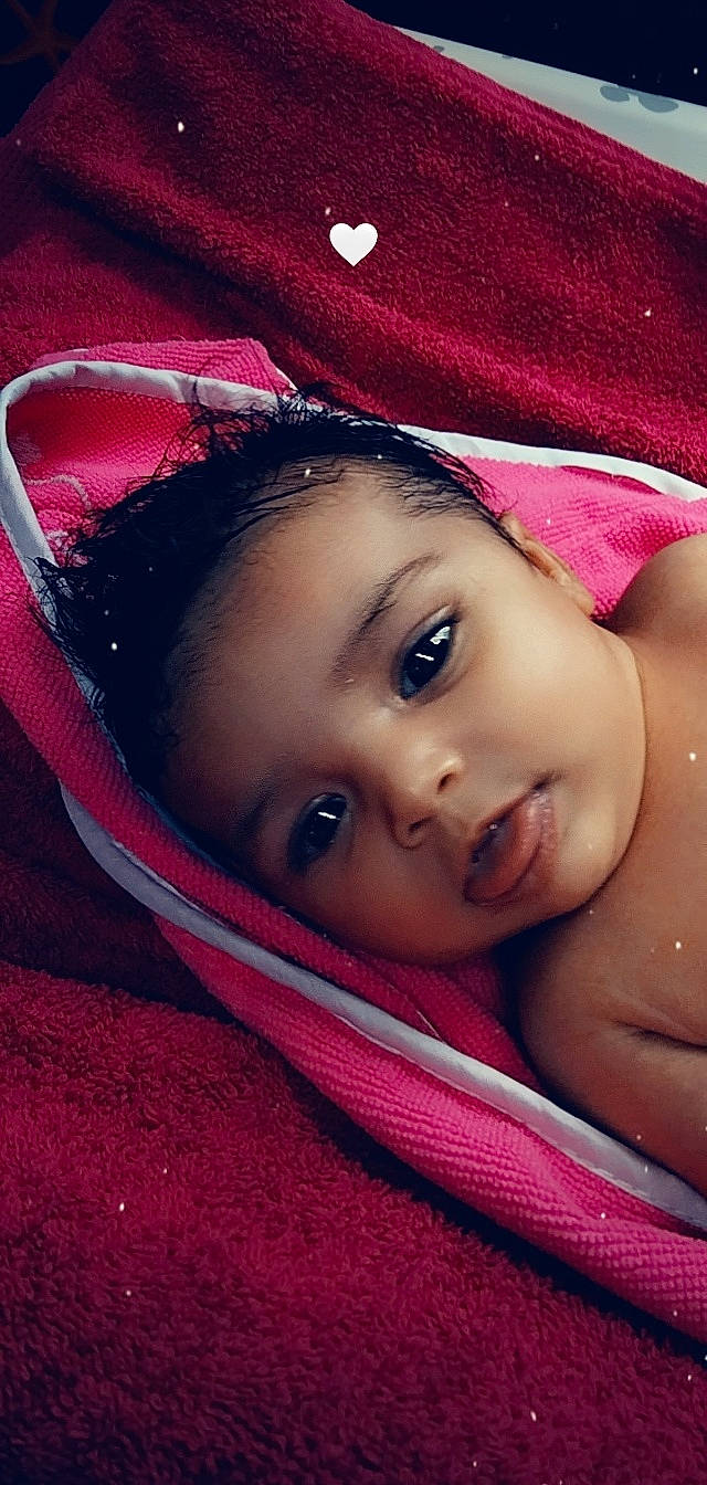 Shaihyli participe au concours pour gagner de l'argent avec cette photo : baby, black_hair, cheek, chin, cool, eye, eyebrow, eyelash, flash_photography, forehead, fun, happy, iris, lip, magenta, mouth, nose, person, pink, skin