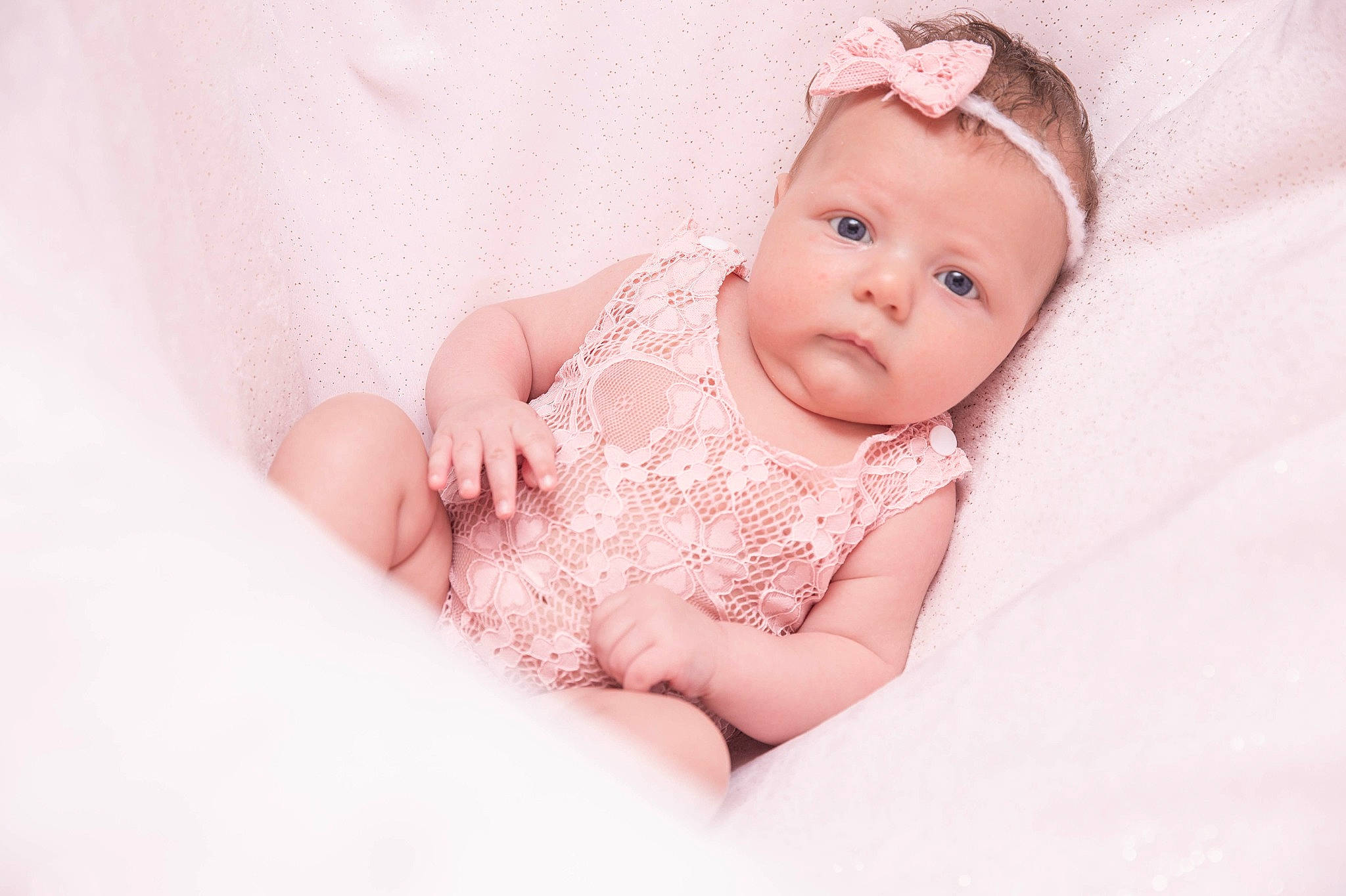 Alina participe au concours pour gagner de l'argent avec cette photo : baby, baby_toddler_clothing, comfort, embellishment, eye, eyelash, fashion_accessory, finger, flash_photography, hair_accessory, happy, headgear, headpiece, iris, jewellery, lip, pattern, person, skin, sleeve