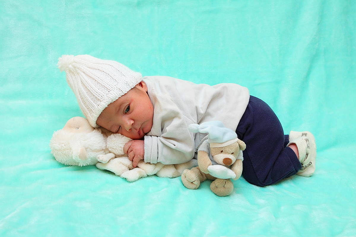 Even a rejoint le concours — aidez-le/la à gagner de superbes lots ! child, headgear, headwear, infant, person, photograph, product, toddler