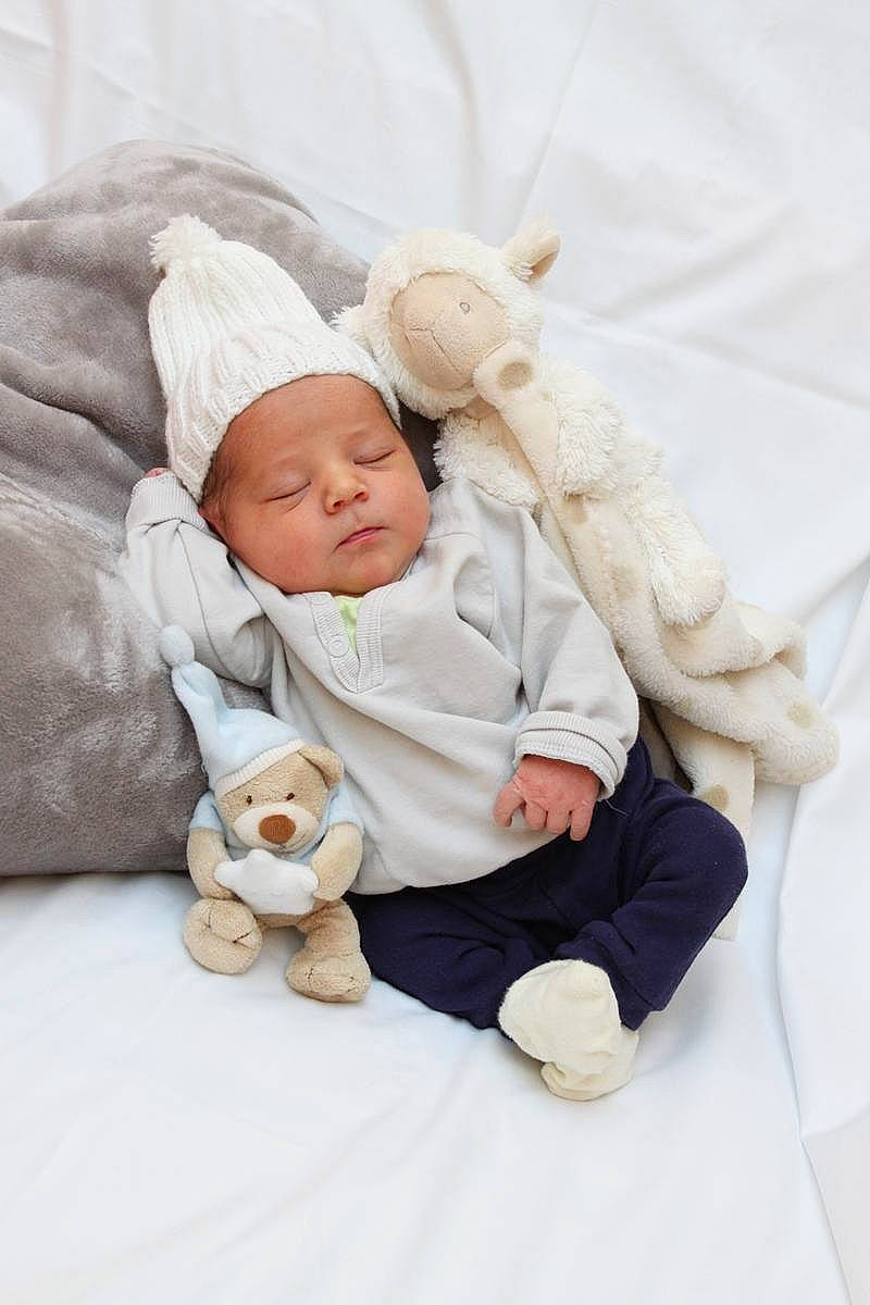 Even a rejoint le concours — aidez-le/la à gagner de superbes lots ! bed, child, fur, infant, person, product, sleep, textile, toddler, wool