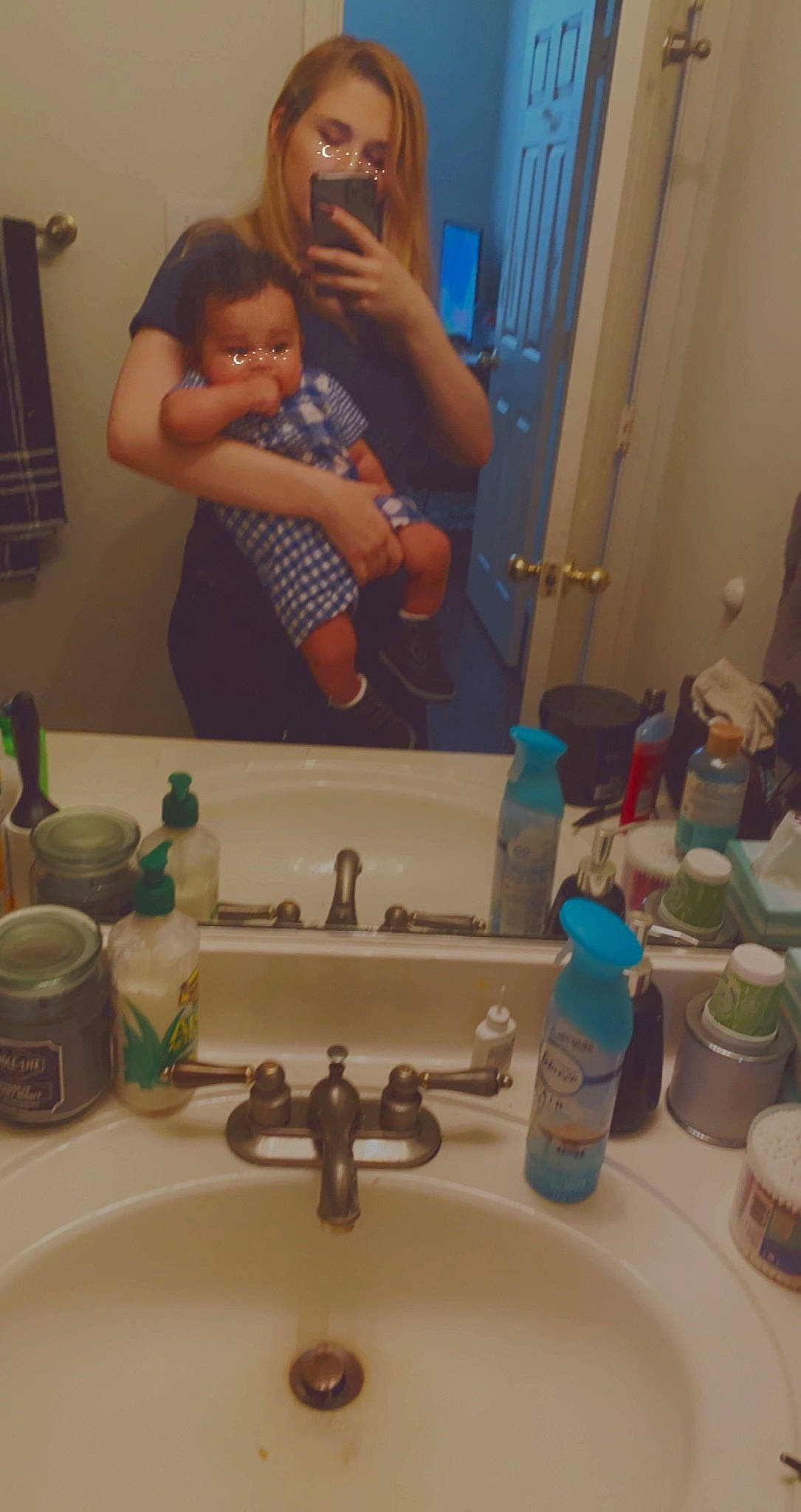 Amarion is registered to the contest to win money with this photo: bathroom, bathroom_sink, beauty, black, blue, bottle, ceramic, fluid, green, mirror, paint, person, personal_care, photograph, plumbing, plumbing_fixture, property, purple, sink, tap