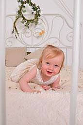 Anastasia participe au concours pour gagner de l'argent avec cette photo : baby, baby_toddler_clothing, comfort, design, fashion_accessory, flooring, font, happy, joy, linens, pattern, person, picture_frame, pink, product, rectangle, room, sleeve, smile, textile