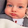 Lyzio a rejoint le concours — aidez-le/la à gagner de superbes lots ! baby, face, blue_eyes, chubby_cheeks, blanket, infant, cute, closeup, skin, expression, pouty_lips, soft, clothing, newborn, indoors, child, person, portrait, head, young