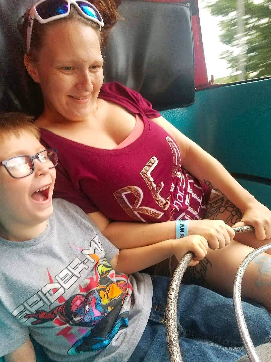 Zackary is registered to the contest to win money with this photo: cool, eyewear, facial_expression, fun, glasses, goggles, hairstyle, happy, human_leg, joy, leisure, muscle, person, recreation, smile, snapshot, summer, sunglasses, t_shirt, thigh