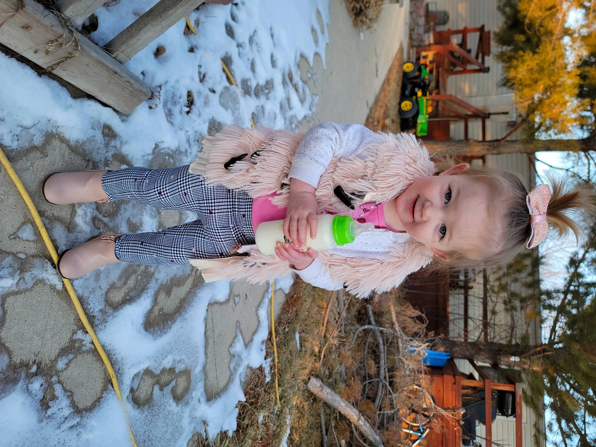 Angela is registered to the contest to win money with this photo: baby, baby_toddler_clothing, child, fun, happy, human_settlement, leisure, pattern, person, smile, toddler, tree, vacation, window, winter, wood