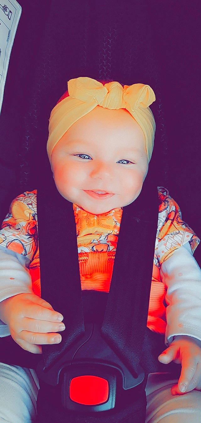 Sounai a rejoint le concours — aidez-le/la à gagner de superbes lots ! baby, baby_toddler_clothing, child, costume_hat, electric_blue, finger, fun, hand, happy, headwear, iris, orange, outerwear, peach, person, personal_protective_equipment, pink, skin, sleeve, smile