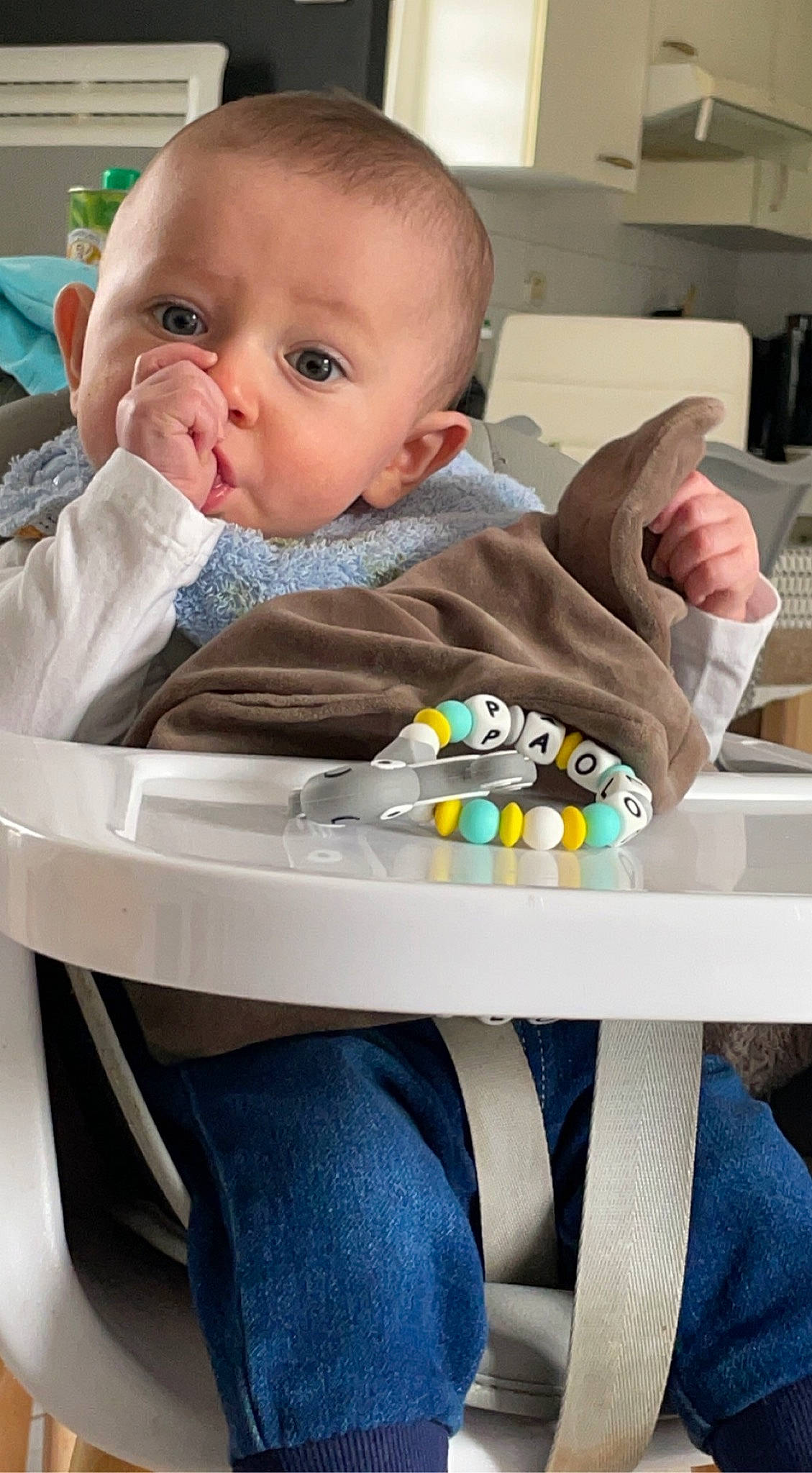 Paolo participe au concours pour gagner de l'argent avec cette photo : baby, baby_products, baby_toddler_clothing, bib, chair, cheek, child, comfort, eye, houseplant, iris, people, person, photograph, play, product, room, sitting, skin, snapshot