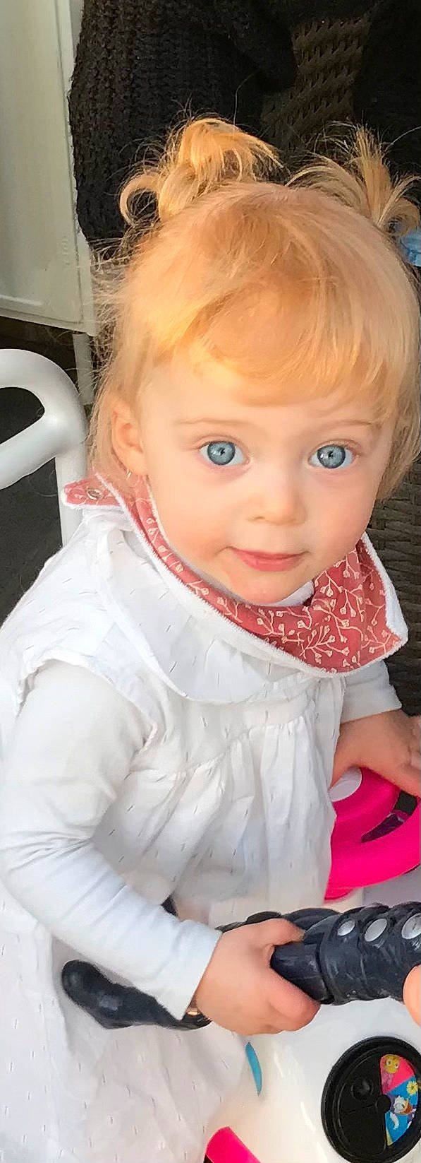 Louisa a rejoint le concours — aidez-le/la à gagner de superbes lots ! baby, baby_toddler_clothing, cheek, child, chin, clothing, ear, eyelash, happy, human_body, iris, lip, mouth, nose, person, pink, skin, sleeve, smile, t_shirt