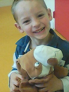 Sylvain a rejoint le concours — aidez-le/la à gagner de superbes lots ! baby, child, facial_expression, joint, joy, nose, person, play, plush, smile, stuffed_toy, teddy_bear, toddler, toy