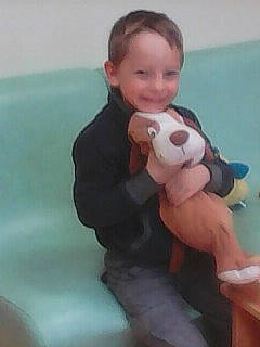 Sylvain a rejoint le concours — aidez-le/la à gagner de superbes lots ! baby, cheek, child, person, play, smile, stuffed_toy, teddy_bear, thumb, toddler, toy