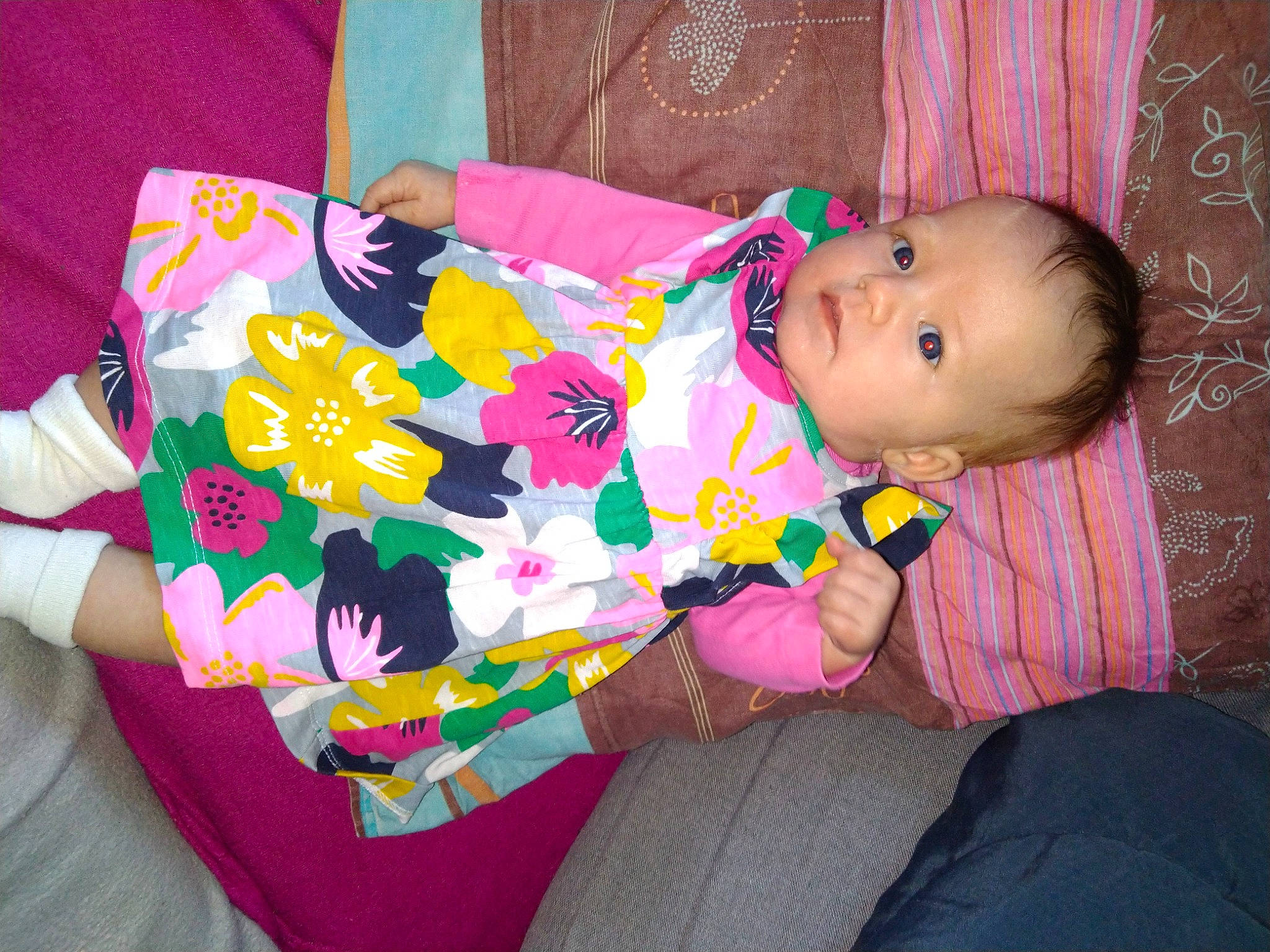 Solaya a rejoint le concours — aidez-le/la à gagner de superbes lots ! baby, baby_products, baby_toddler_clothing, beauty, cheek, child, clothing, comfort, finger, fun, happy, linens, mammal, nail, pattern, person, pink, sleeve, thigh, toddler