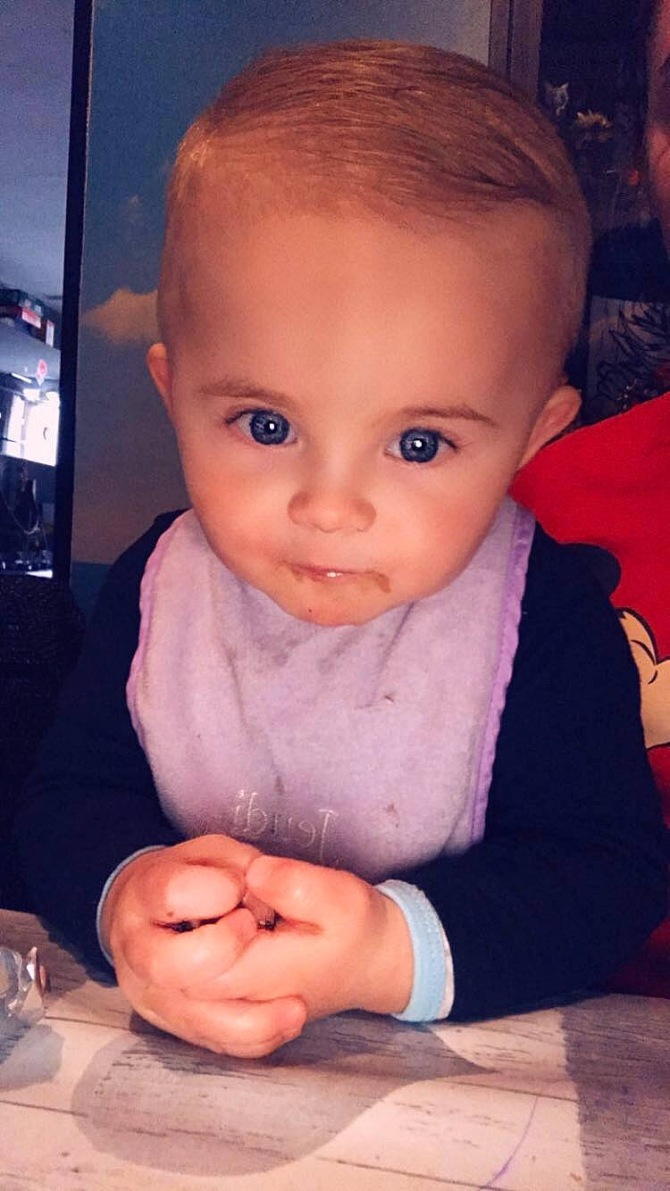 Matisse a rejoint le concours — aidez-le/la à gagner de superbes lots ! baby, cheek, child, chin, ear, eye, eyebrow, face, finger, forehead, head, iris, lip, mouth, nose, person, skin, smile, thumb, toddler