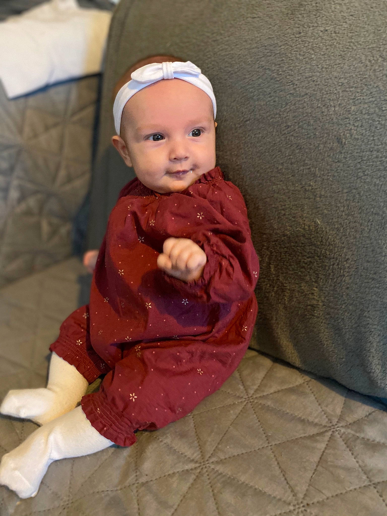 Hanna participe au concours pour gagner de l'argent avec cette photo : baby, baby_toddler_clothing, cap, cheek, child, christmas, comfort, costume_hat, eye, floor, flooring, human_leg, outerwear, person, sitting, skin, sleeve, smile, textile, toddler