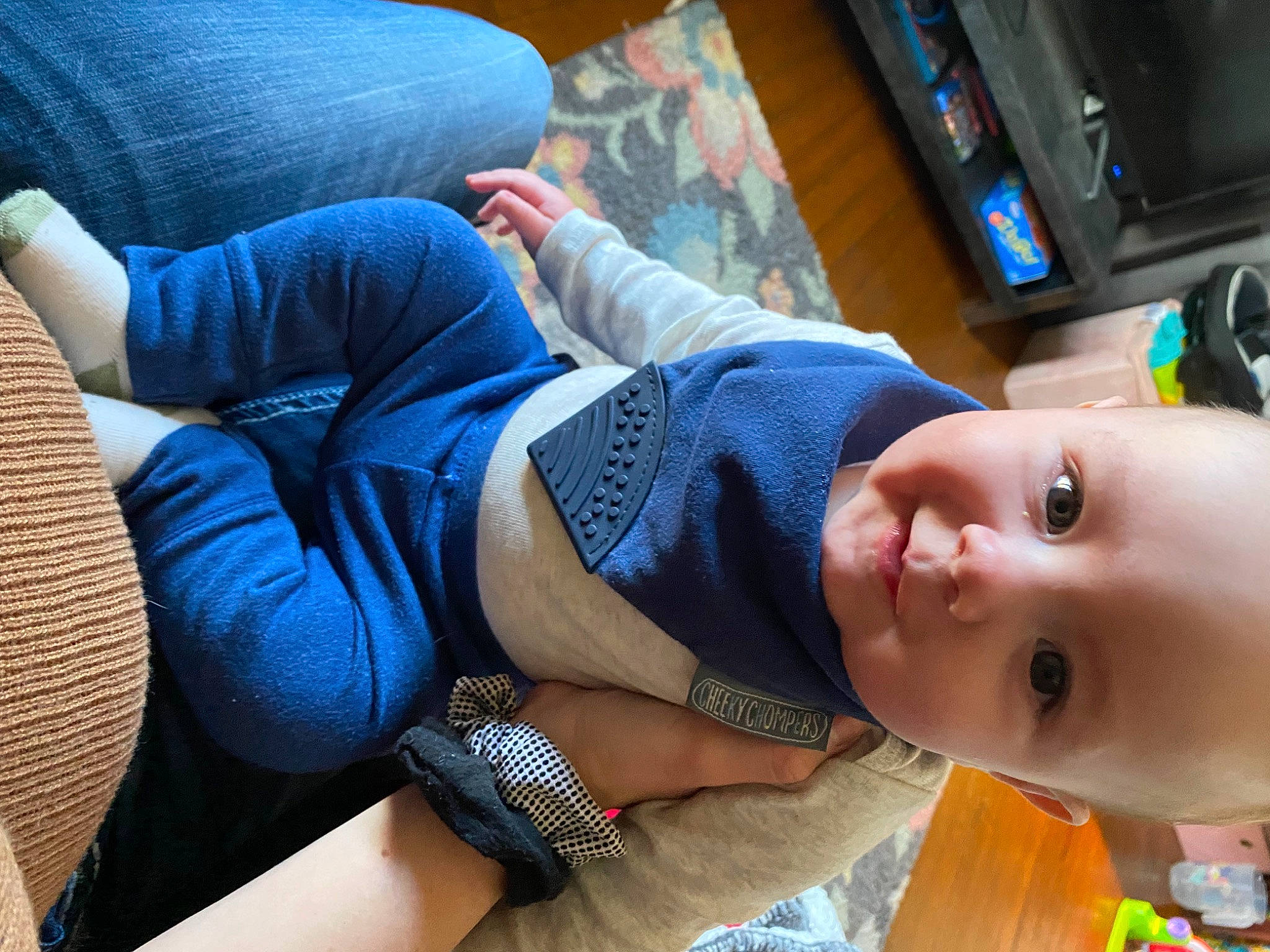 Arian is registered to the contest to win money with this photo: arm, baby, comfort, cool, elbow, finger, hand, happy, human_body, human_leg, joint, knee, lap, leg, mammal, mouth, person, smile, thigh, toddler
