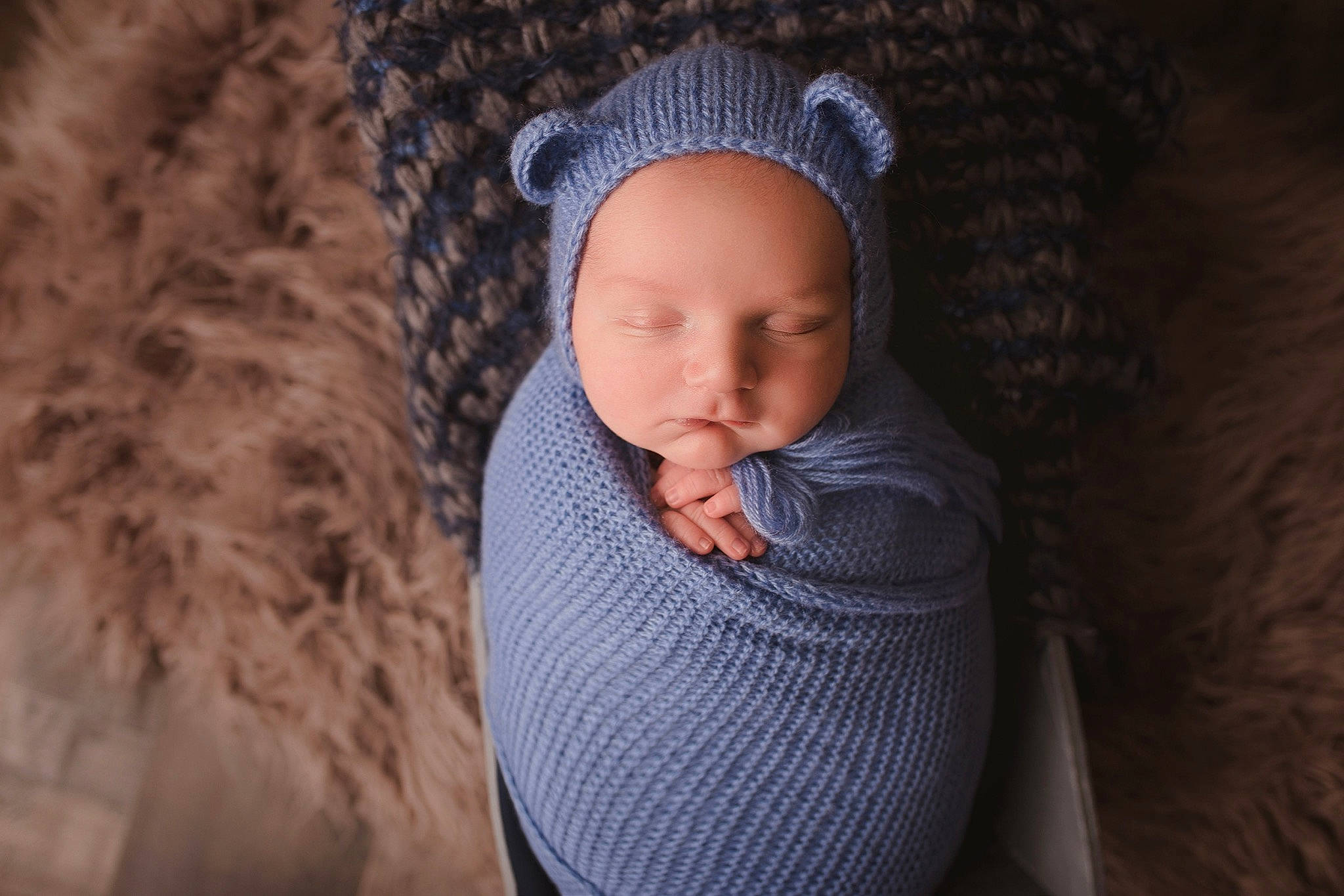 Chenzo is registered to the contest to win money with this photo: baby, beanie, bonnet, child, crochet, headgear, knit_cap, knitting, person, photograph, photography, portrait, portrait_photography, skin, toddler, tree, wool
