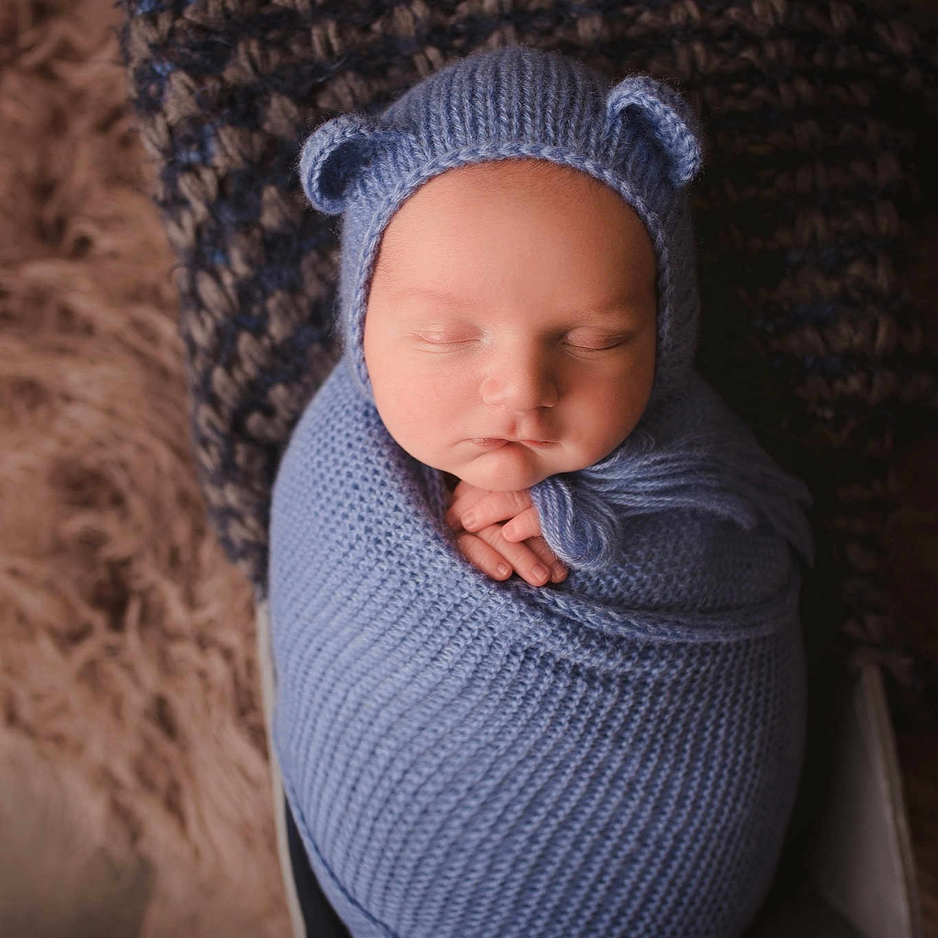 Chenzo is registered to the contest to win money with this photo: baby, beanie, bonnet, child, crochet, headgear, knit_cap, knitting, person, photograph, photography, portrait, portrait_photography, skin, toddler, tree, wool