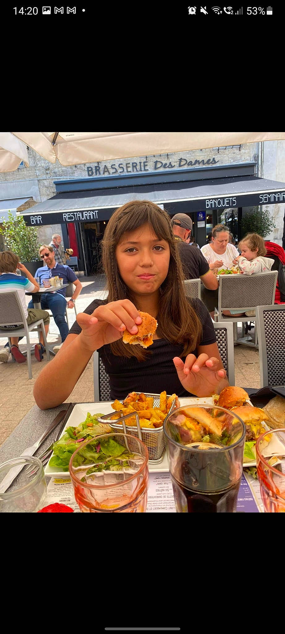 Andréa participe au concours pour gagner de l'argent avec cette photo : bowl, chair, comfort_food, cuisine, dish, eating, event, fast_food, finger_food, food, food_craving, ingredient, junk_food, leisure, person, plant, plate, recipe, table, tableware