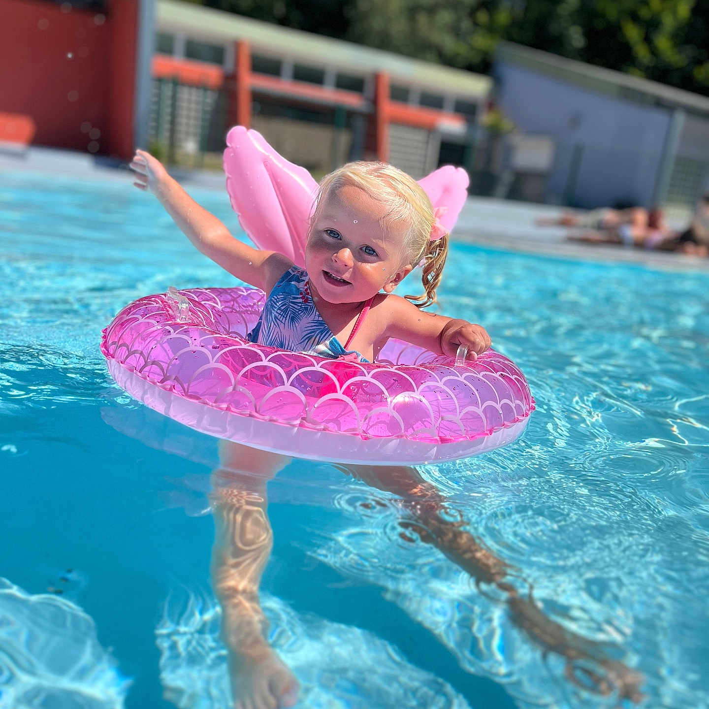 Lilyana participe au concours pour gagner de l'argent avec cette photo : child, clothing, face, female, girl, head, leisureactivities, lifejacket, person, photography, pool, portrait, sport, summer, swimming, swimmingpool, swimwear, vest, water, watersports