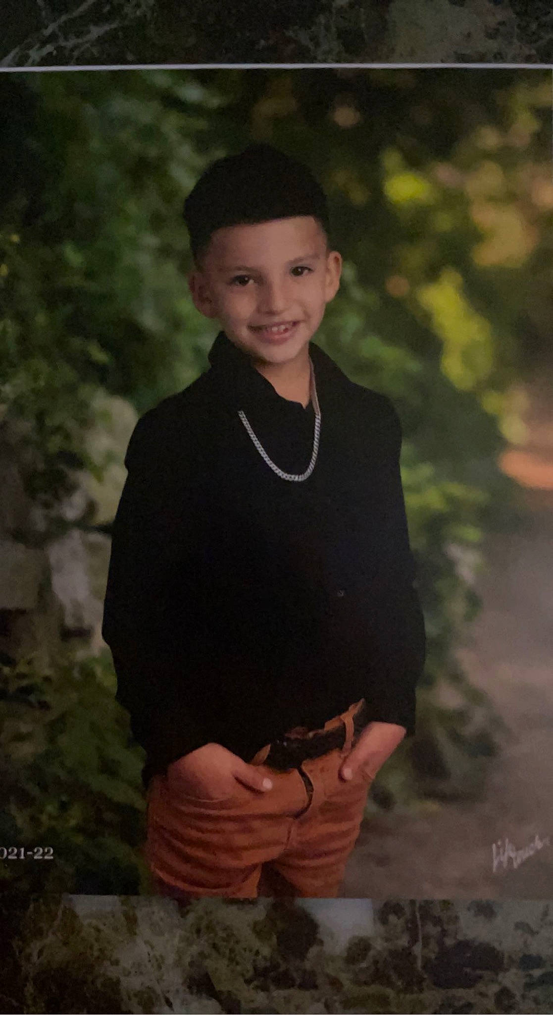 Noah is registered to the contest to win money with this photo: child, clothing, electric_blue, face, fashion_accessory, fashion_design, flash_photography, grass, hair, happy, head, jewellery, joy, neck, necklace, person, shoulder, sleeve, smile, t_shirt