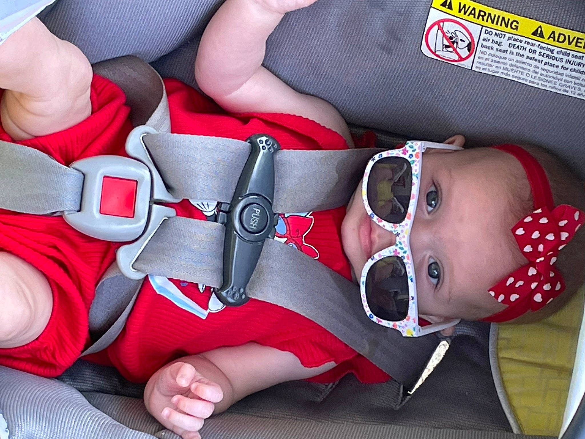 Andrea is registered to the contest to win money with this photo: baby, baby_products, baby_toddler_clothing, carmine, child, comfort, elbow, event, eyewear, goggles, human_body, human_leg, nail, pattern, person, personal_protective_equipment, red, sunglasses, thigh, toddler