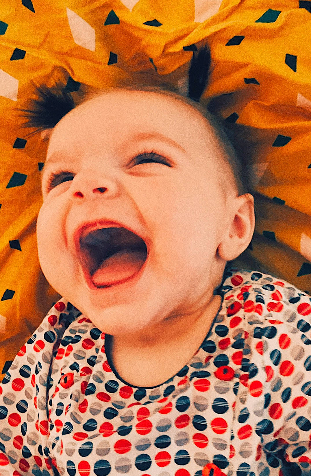 Kamilia a rejoint le concours — aidez-le/la à gagner de superbes lots ! baby, baby_toddler_clothing, cheek, child, chin, eye, fun, happy, head, human_body, mouth, nose, orange, people_in_nature, person, red, skin, smile, toddler, tooth