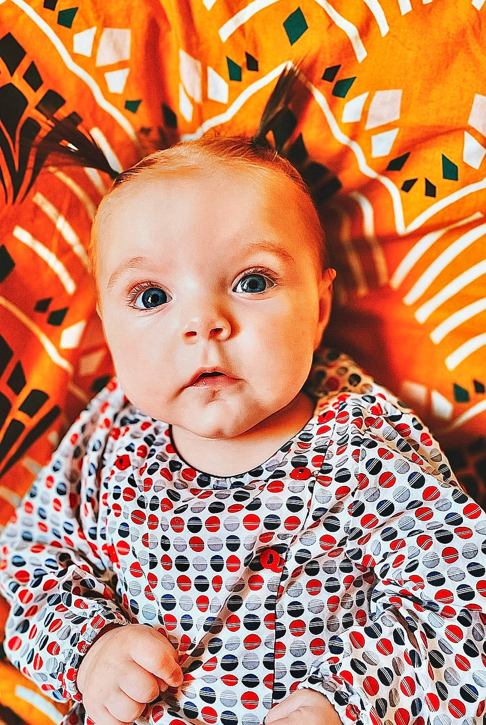 Kamilia participe au concours pour gagner de l'argent avec cette photo : baby, baby_toddler_clothing, beauty, cheek, child, design, eye, fashion_accessory, fun, happy, iris, orange, organ, pattern, person, photograph, portrait_photography, red, skin, sleeve
