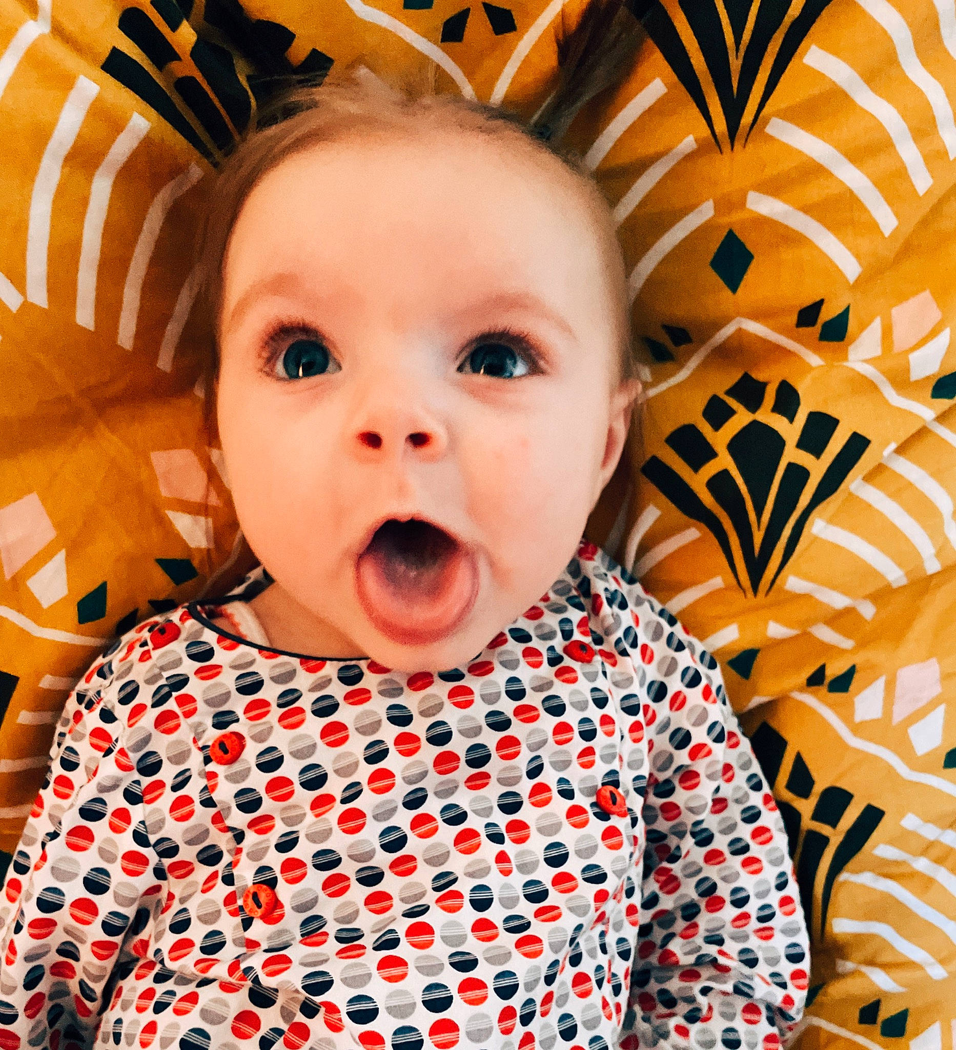 Kamilia participe au concours pour gagner de l'argent avec cette photo : baby, baby_toddler_clothing, beauty, cheek, child, cool, eye, eyelash, face, facial_expression, fun, happy, human, iris, nose, pattern, person, skin, sleeve, surprise