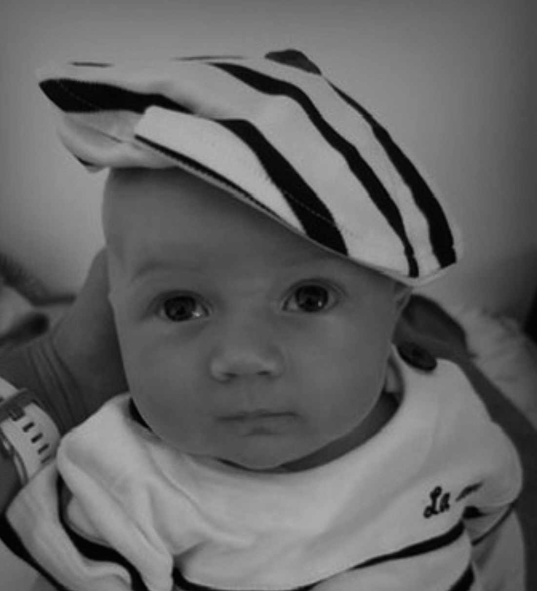 Paul a rejoint le concours — aidez-le/la à gagner de superbes lots ! baby, baby_clothes, black_and_white, child, closeup, clothing, cute, expression, eyes, face, fashion, hand, hat, headwear, infant, looking, person, portrait, striped_hat, young