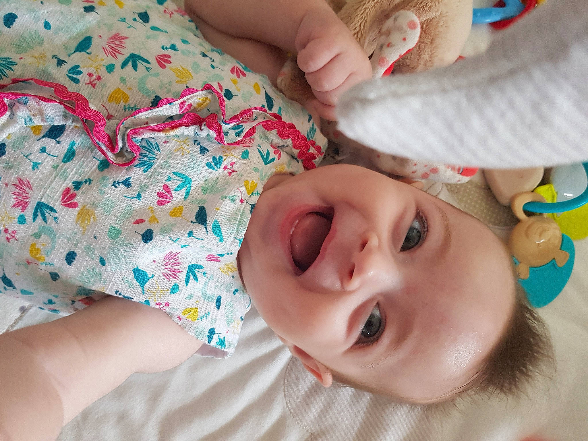 Mylène a rejoint le concours — aidez-le/la à gagner de superbes lots ! baby, birth, cheek, child, ear, eye, finger, hand, happy, lip, mouth, nail, nose, person, play, skin, smile, toddler