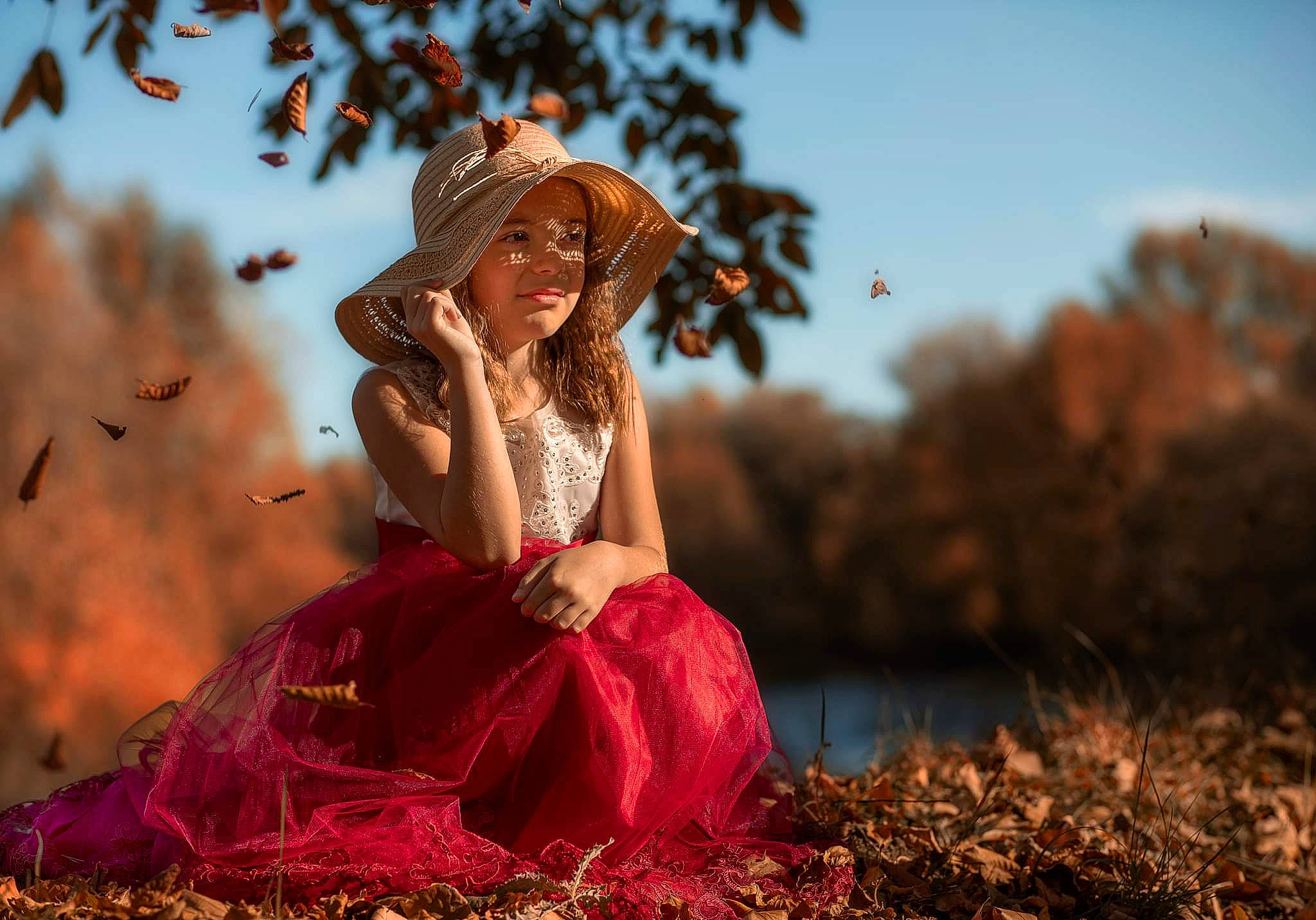 Typhaine participe au concours pour gagner de l'argent avec cette photo : dress, eye, flash_photography, grass, grassland, hair, happy, hat, headwear, landscape, leaf, long_hair, meadow, natural_landscape, people_in_nature, person, plant, sky, sun_hat, sunlight