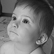 Marius participe au concours pour gagner de l'argent avec cette photo : toddler, child, baby, face, portrait, black_and_white, curious, eyes, expression, innocence, skin, hair, close_up, indoors, young, head, looking_up, person, monochrome, cute