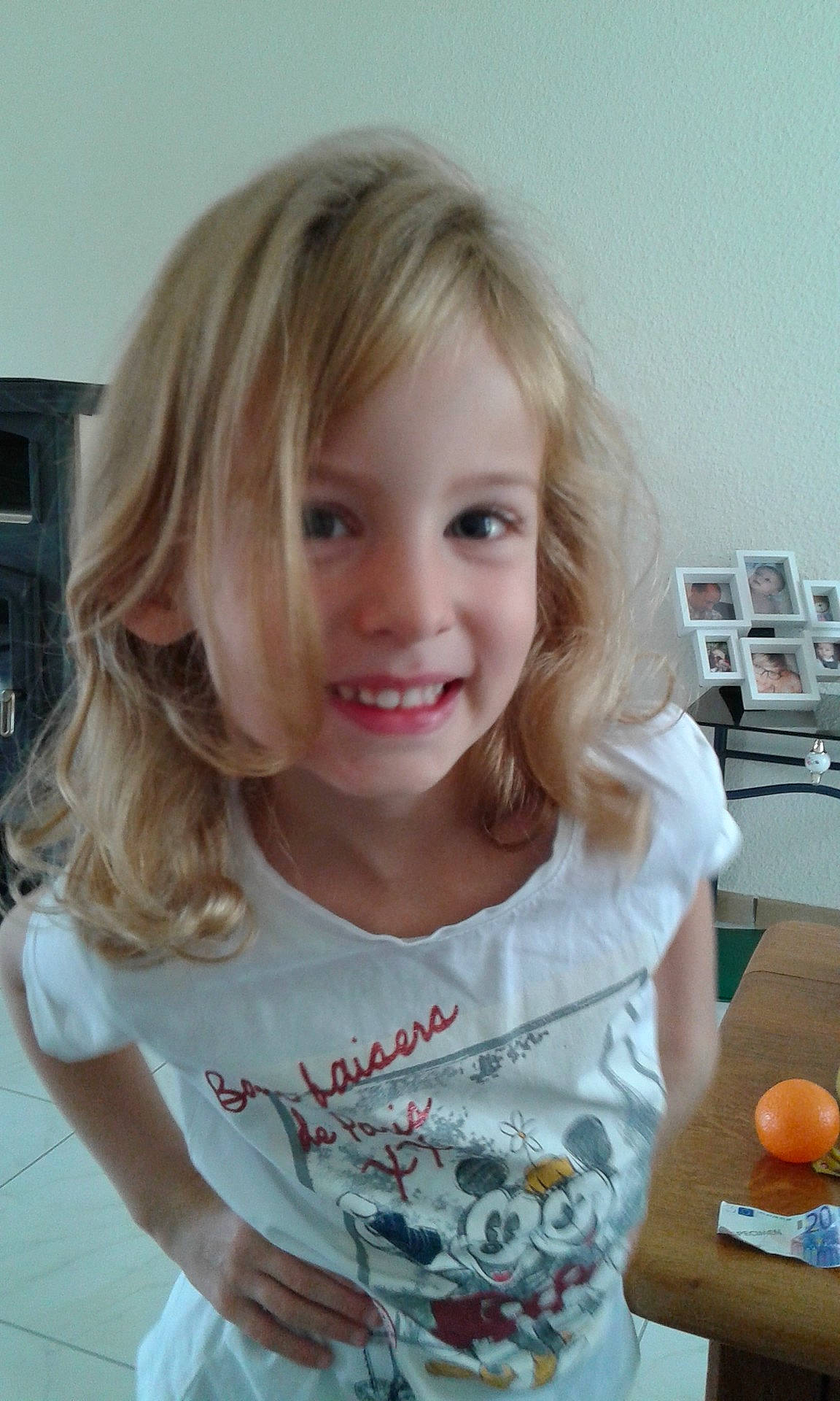 Lou-anne participe au concours pour gagner de l'argent avec cette photo : blond, brown_hair, cheek, child, child_model, face, girl, hair, hair_coloring, hairstyle, head, human_hair_color, iris, joy, long_hair, person, smile, toddler, tooth