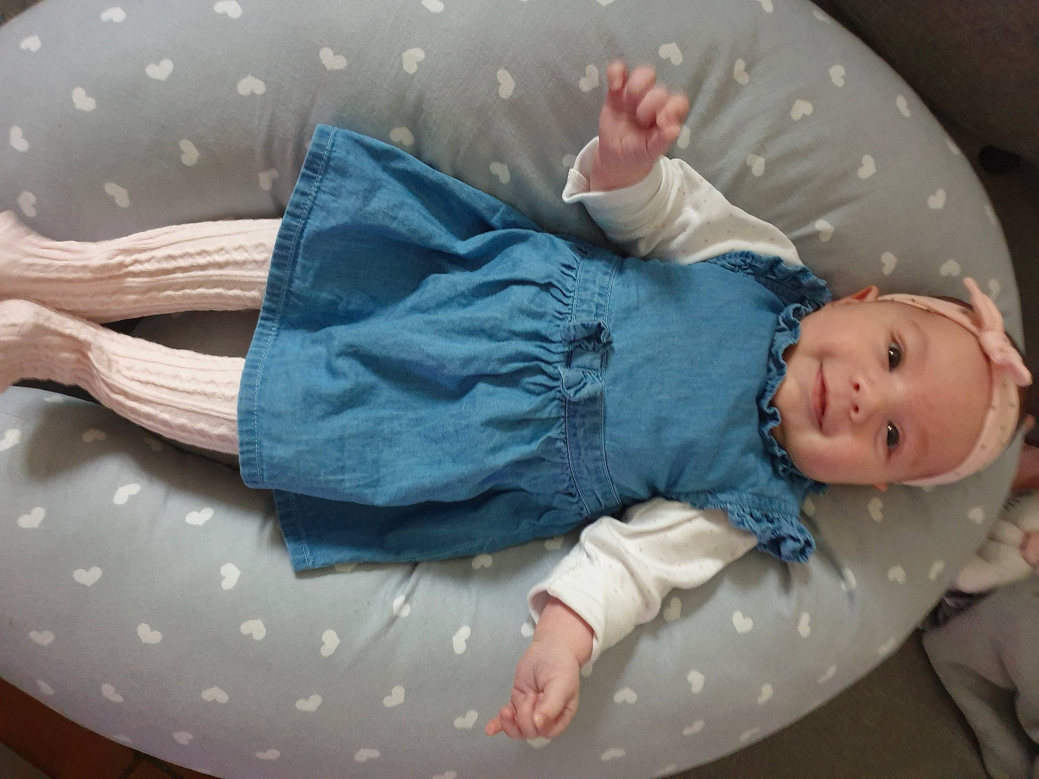 Zoélie participe au concours pour gagner de l'argent avec cette photo : baby, baby_products, baby_safety, baby_sleeping, baby_toddler_clothing, child, comfort, headwear, linens, nap, pattern, person, room, sitting, skin, sleep, sleeve, sock, textile, toddler