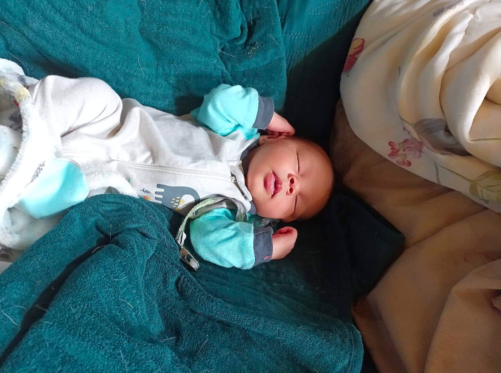 Lamar is registered to the contest to win money with this photo: arm, baby, baby_products, baby_toddler_clothing, beauty, cheek, child, comfort, eye, finger, head, human_body, leg, linens, mouth, organ, person, sitting, skin, textile