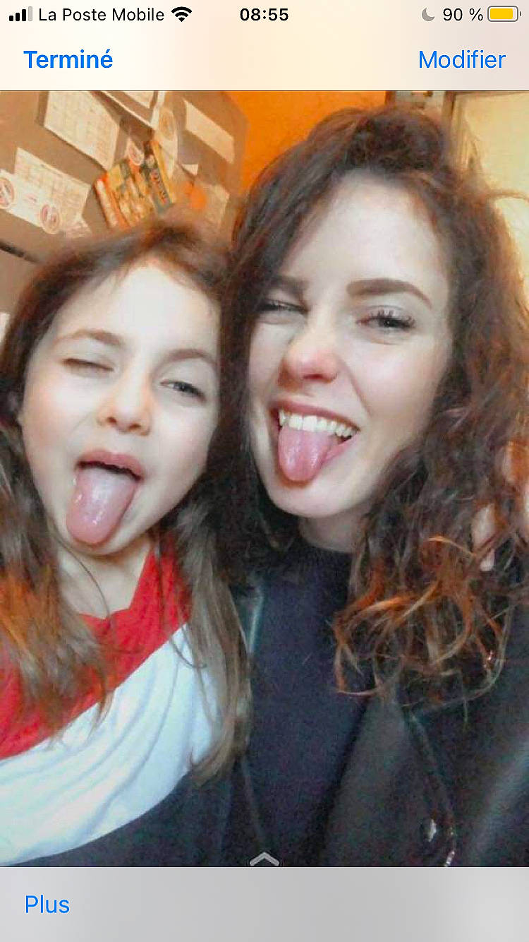 Julia participe au concours pour gagner de l'argent avec cette photo : cheek, chin, cool, ear, eyebrow, eyelash, face, forehead, gesture, hair, happy, iris, jaw, lip, mouth, nose, organ, person, skin, smile