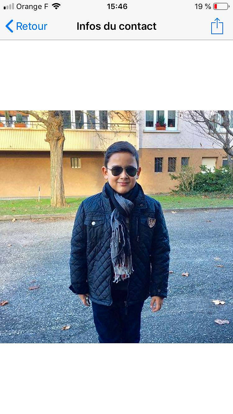 Denis participe au concours pour gagner de l'argent avec cette photo : clothing, cool, denim, eyewear, fashion, footwear, gentleman, glasses, jacket, jeans, joy, leather, leather_jacket, outerwear, person, photograph, photography, shoe, snapshot, street_fashion