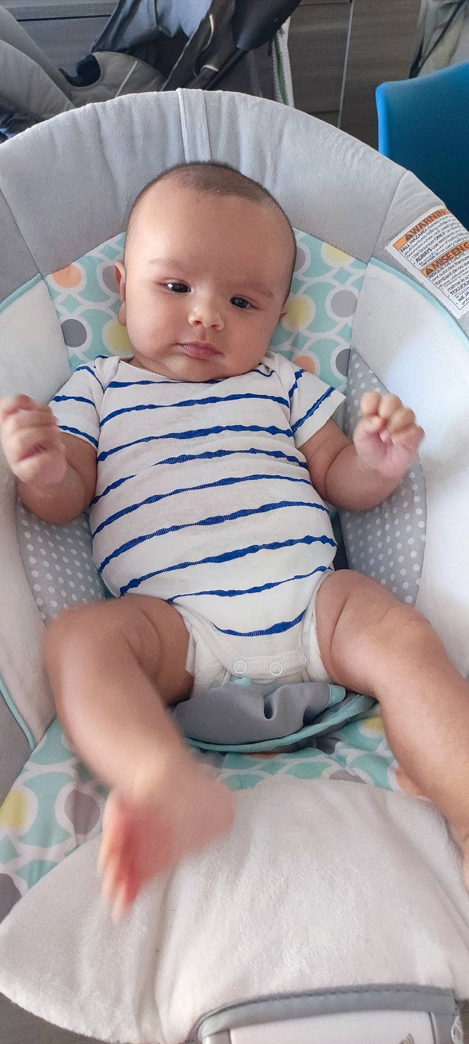 Evan participe au concours pour gagner de l'argent avec cette photo : baby, baby_toddler_clothing, blue, cheek, comfort, face, finger, hairstyle, head, iris, joint, leg, mouth, muscle, neck, person, shoulder, skin, sleeve, stomach