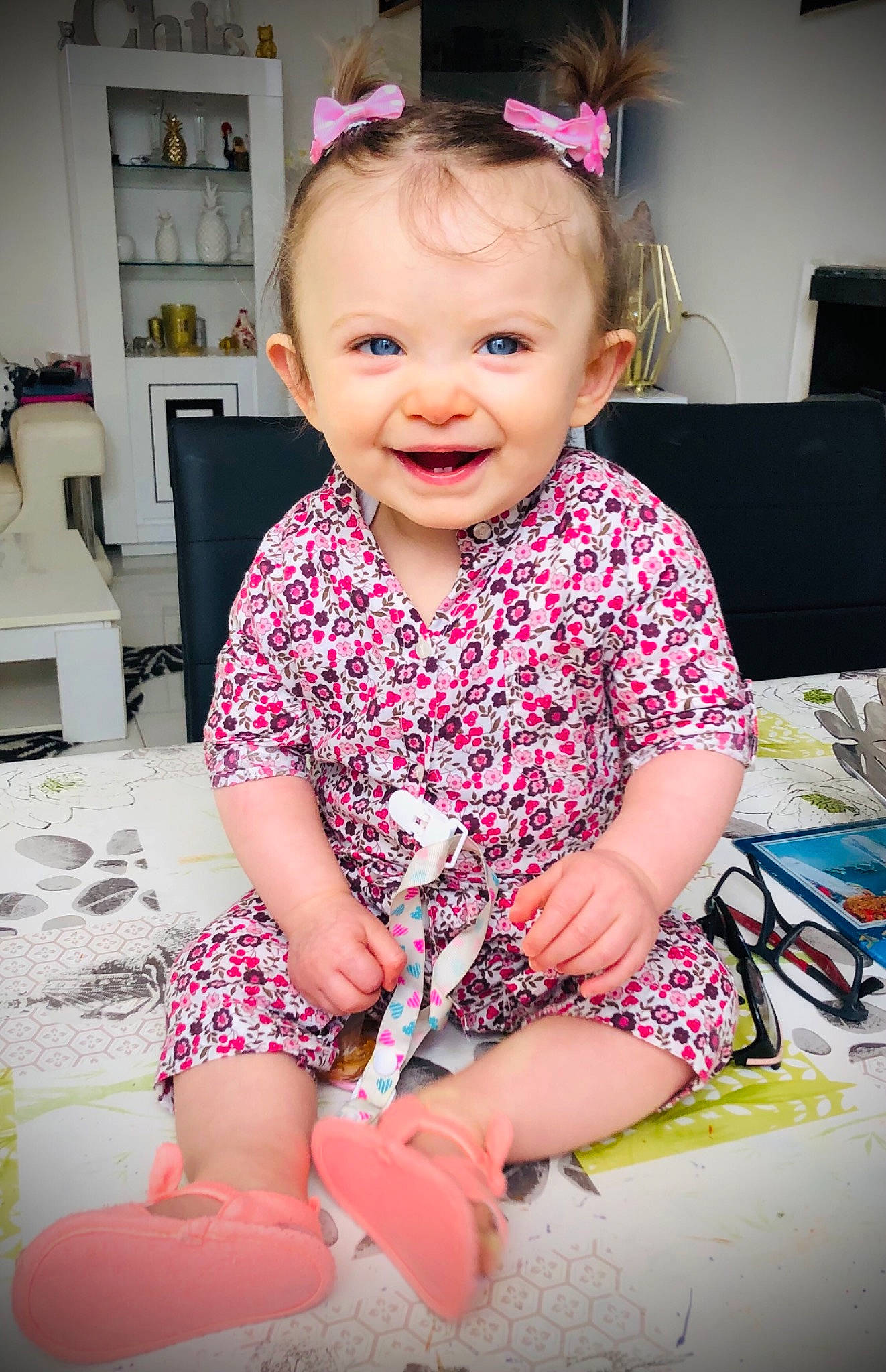 Cataleya participe au concours pour gagner de l'argent avec cette photo : baby, baby_toddler_clothing, cheek, dress, eye, eyelash, face, facial_expression, hair, hairstyle, happy, head, iris, joy, person, pink, purple, shorts, skin, sleeve