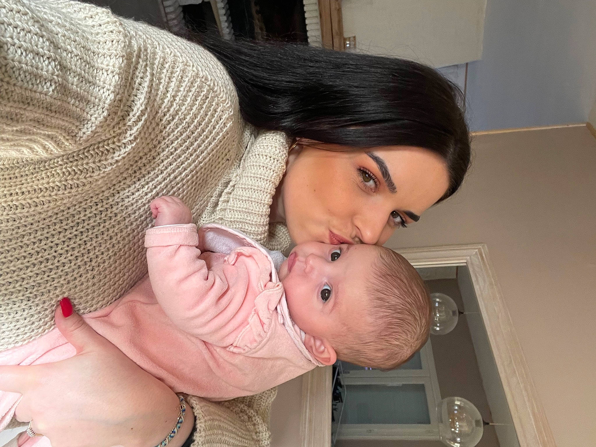 Helenna participe au concours pour gagner de l'argent avec cette photo : abdomen, arm, baby, baby_toddler_clothing, cheek, child, comfort, eyebrow, eyelash, finger, gesture, hand, happy, human_body, mouth, nail, nose, person, skin, smile