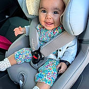 Lyna participe au concours pour gagner de l'argent avec cette photo : baby, child, car_seat, hat, smiling, socks, seatbelt, colorful_clothes, floral_pattern, cute, infant, happy, portrait, indoors, sitting, car_interior, baby_clothing, headwear, young_child, secure