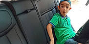 Eduardo is registered to the contest to win money with this photo: black_leather, blue_cap, boy, car_interior, casual_clothing, child, crowd, green_shirt, headrest, indoor, people, portrait, seat, seatbelt, sitting, surprised_expression, transport, vehicle, window, young