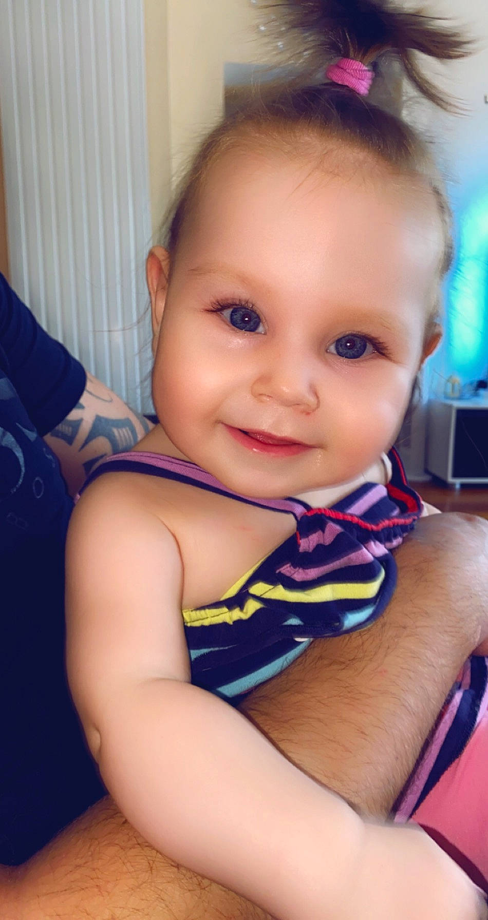 Saona a rejoint le concours — aidez-le/la à gagner de superbes lots ! arm, baby, beauty, cheek, child, chin, ear, eye, eyebrow, face, forehead, hair, head, joy, lip, mouth, neck, nose, person, skin