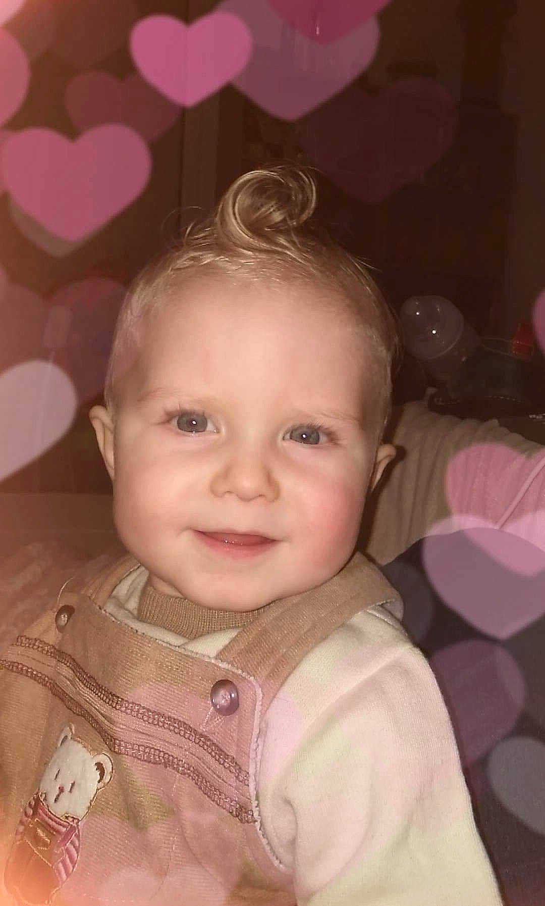 Keywen a rejoint le concours — aidez-le/la à gagner de superbes lots ! baby, cheek, child, chin, eye, eyebrow, face, facial_expression, forehead, fun, hair, head, iris, lip, nose, organ, person, pink, skin, smile