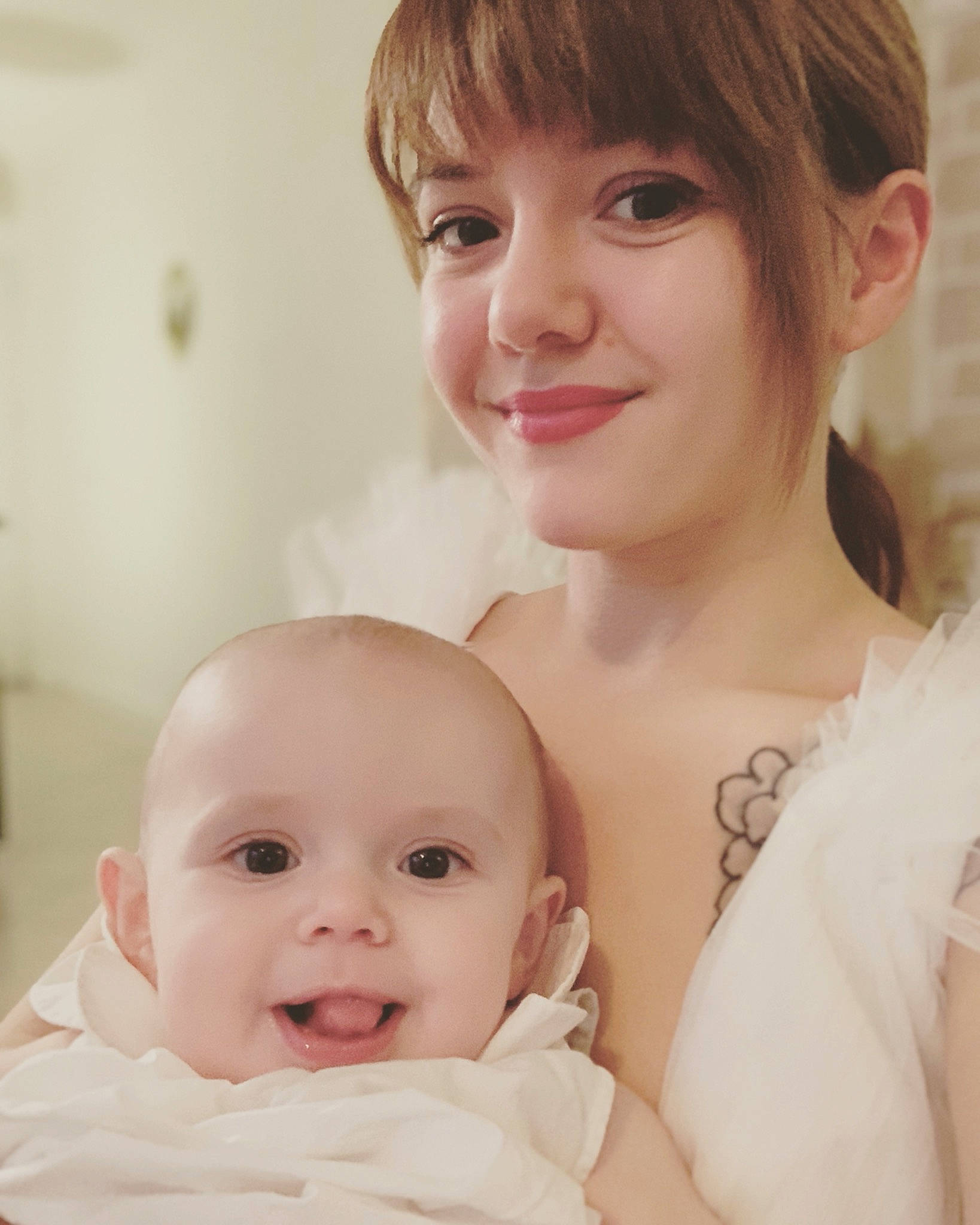 Viktoria participe au concours pour gagner de l'argent avec cette photo : baby, cheek, chin, ear, eye, eyebrow, eyelash, face, facial_expression, flash_photography, gesture, hair, hairstyle, happy, iris, joy, lip, neck, nose, person