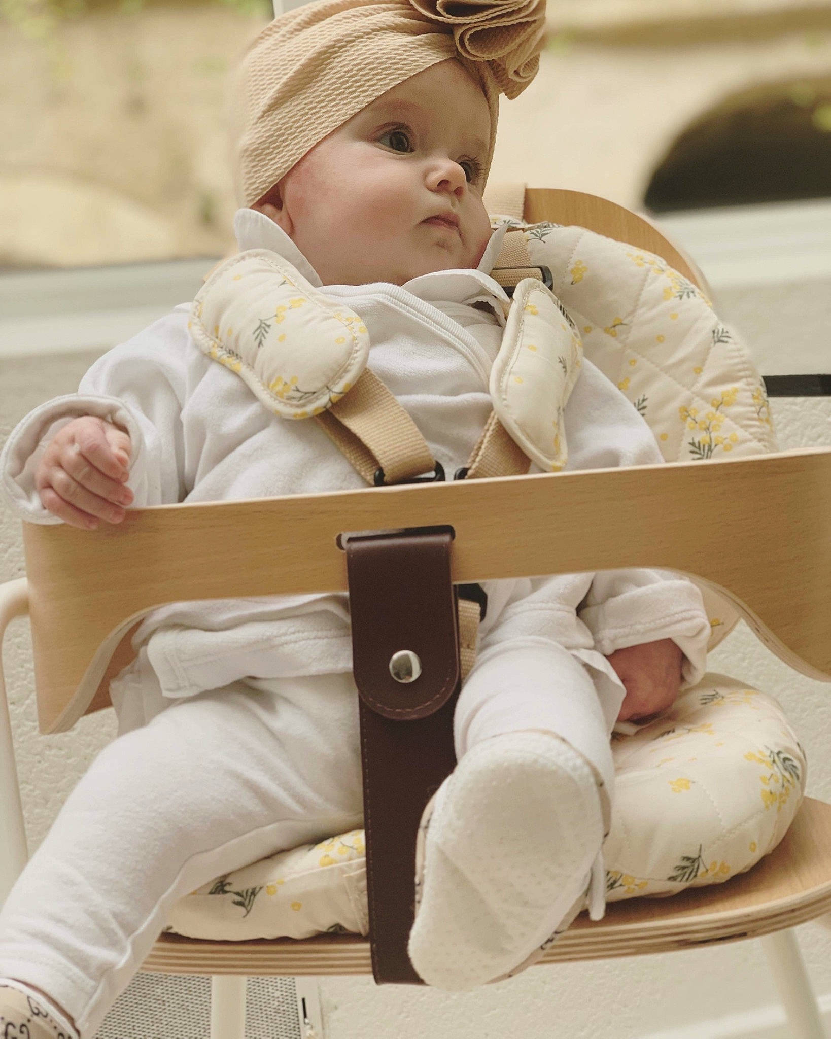 Viktoria a rejoint le concours — aidez-le/la à gagner de superbes lots ! baby, baby_products, baby_sleeping, baby_toddler_clothing, cap, child, comfort, fashion_accessory, happy, health_care, linens, person, photograph, product, room, sitting, skin, sleeve, street_fashion, toddler