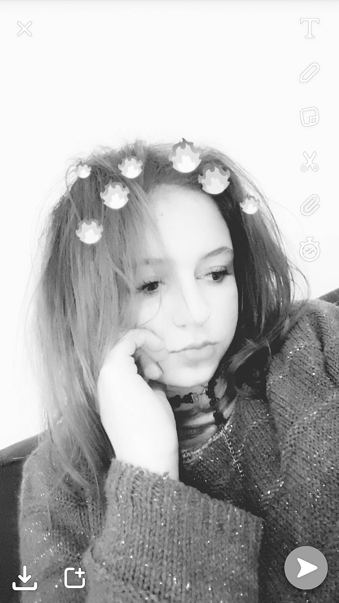 Crystal a rejoint le concours — aidez-le/la à gagner de superbes lots ! beauty, black_and_white, cheek, child, child_model, emotion, eye, face, forehead, girl, head, human_hair_color, long_hair, monochrome, monochrome_photography, nose, person, photograph, photography, portrait