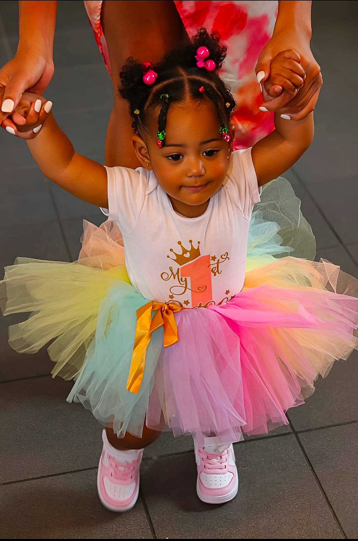 Nala a rejoint le concours — aidez-le/la à gagner de superbes lots ! baby_toddler_clothing, ballet_tutu, child, costume, dance, dancer, entertainment, event, fashion_accessory, footwear, fun, happy, joy, magenta, mythical_creature, performance_art, performing_arts, person, pink, recreation