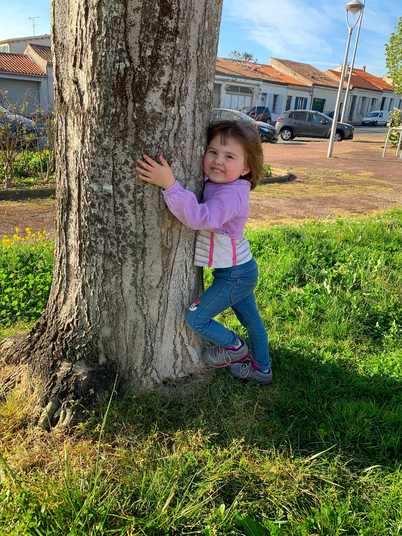 Kylie a rejoint le concours — aidez-le/la à gagner de superbes lots ! branch, child, fun, grass, happy, joy, leaf, people_in_nature, person, plant, play, sky, spring, toddler, tree, trunk, vacation, woody_plant