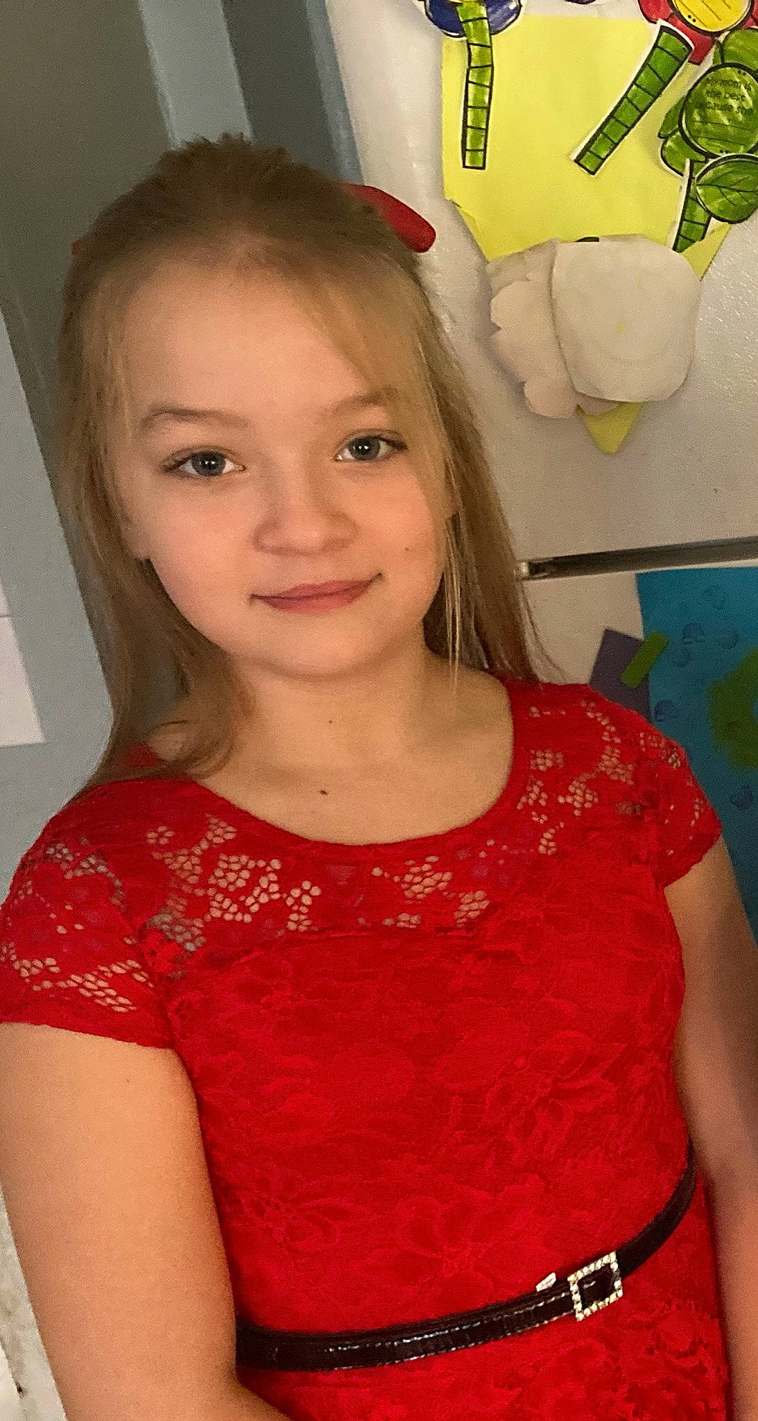 Delila is registered to the contest to win money with this photo: blond, clothing, day_dress, event, fun, hairstyle, happy, iris, jewellery, joy, lip, long_hair, neck, organ, paper_towel, person, pink, red, sleeve, smile