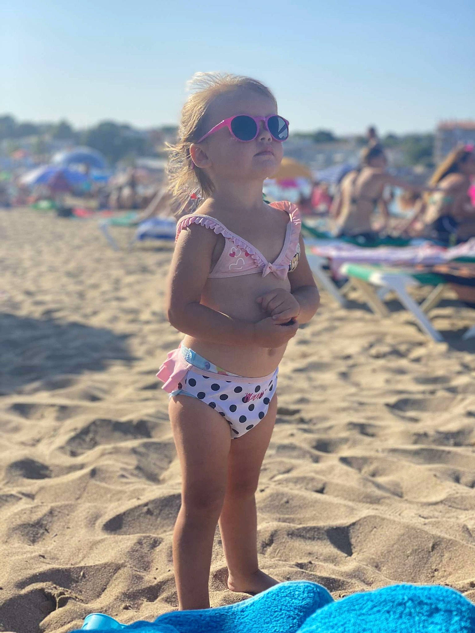 Léona a rejoint le concours — aidez-le/la à gagner de superbes lots ! azure, beach, blue, body_of_water, brassiere, eyewear, glasses, goggles, leg, light, lingerie_top, natural_environment, people_on_beach, person, photograph, sky, sunglasses, sunlight, swimsuit_top, swimwear